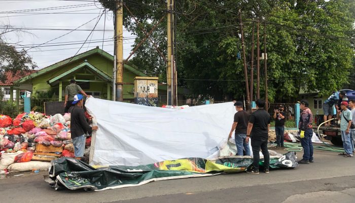 Pemkot Tangsel Lakukan Perapihan Sementara Tumpukan Sampah dan Penyemprotan Anti Bau, Kadis LH: Kami Mohon Dukungan dari Warga