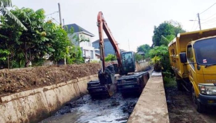 Hadapi Puncak Musim Penghujan, Pemkot Tangerang Mulai Normalisasi Saluran Sekunder Pondok Bahar