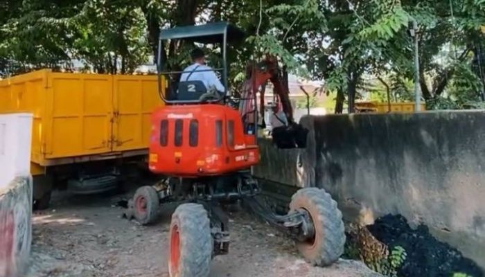 Aksi Kolosal Normalisasi Drainase Moh. Toha, Bukti Nyata Dedikasi Tanpa Henti Pemkot Tangerang