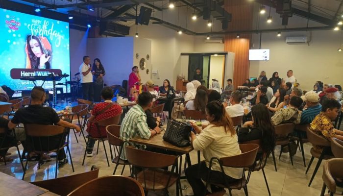 Cinta dan Cahaya, Elegansi Malam Ulang Tahun Sang Inspirator, Herni Wulung