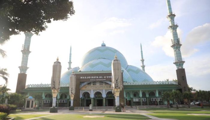 Beredar Video Menara Masjid Al-A’zhom Bergoyang, Pemkot Tangerang: Dirancang Fleksibel, Tahan Angin dan Gempa