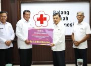Bupati Tangerang Serahkan Donasi Rp. 1,5 M untuk Korban Banjir dan Longsor di Sumatera