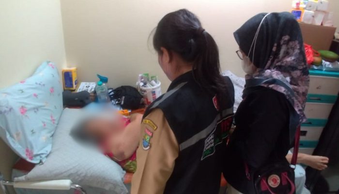 Sigap 119! Tim Medis PSC 119 Tangerang Selamatkan Nenek 80 Tahun yang Jatuh, Berhasil Dirujuk ke RS