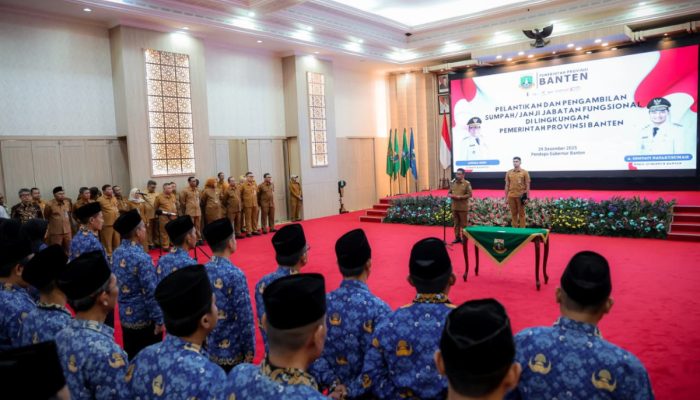 Lantik 64 Pejabat Fungsional, Gubernur Andra Soni Tekankan Kualitas Pendidikan dan Pencegahan Tawuran
