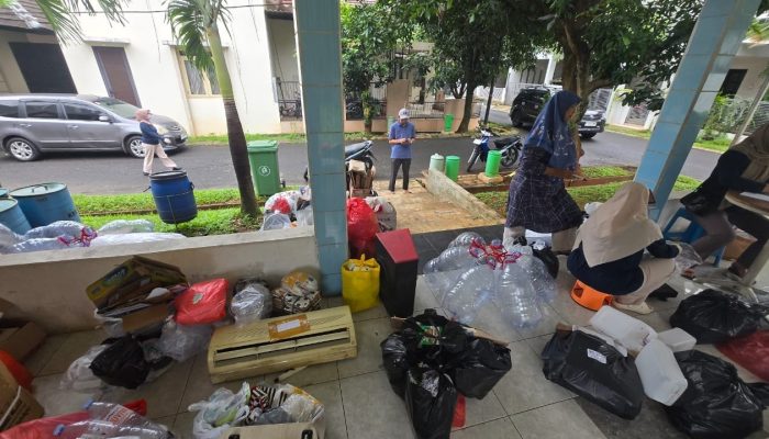 Hampir Satu Dekade Bergerak, Bank Sampah RW 10 Cipayung Tangsel Ubah Sampah Jadi Tabungan Emas