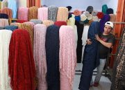 Nestapa di Pusat Tekstil Cipadu, Omzet Anjlok Drastis Pedagang Bertahan di Tengah Badai Lesunya Daya Beli