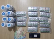 Barang bukti ribuan butir obat keras jenis Tramadol dan Hexymer yang disita Satresnarkoba Polres Metro Tangerang Kota dari sebuah warung di Karawaci.