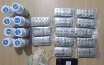Barang bukti ribuan butir obat keras jenis Tramadol dan Hexymer yang disita Satresnarkoba Polres Metro Tangerang Kota dari sebuah warung di Karawaci.