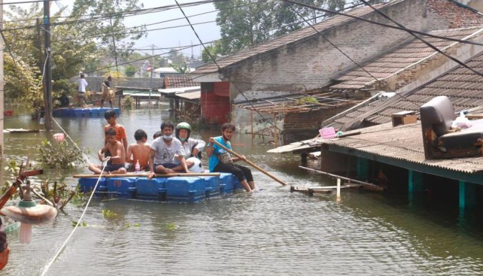 Periuk Damai, Ketika Air Melampaui Tanggul dan Empati Kita Diuji