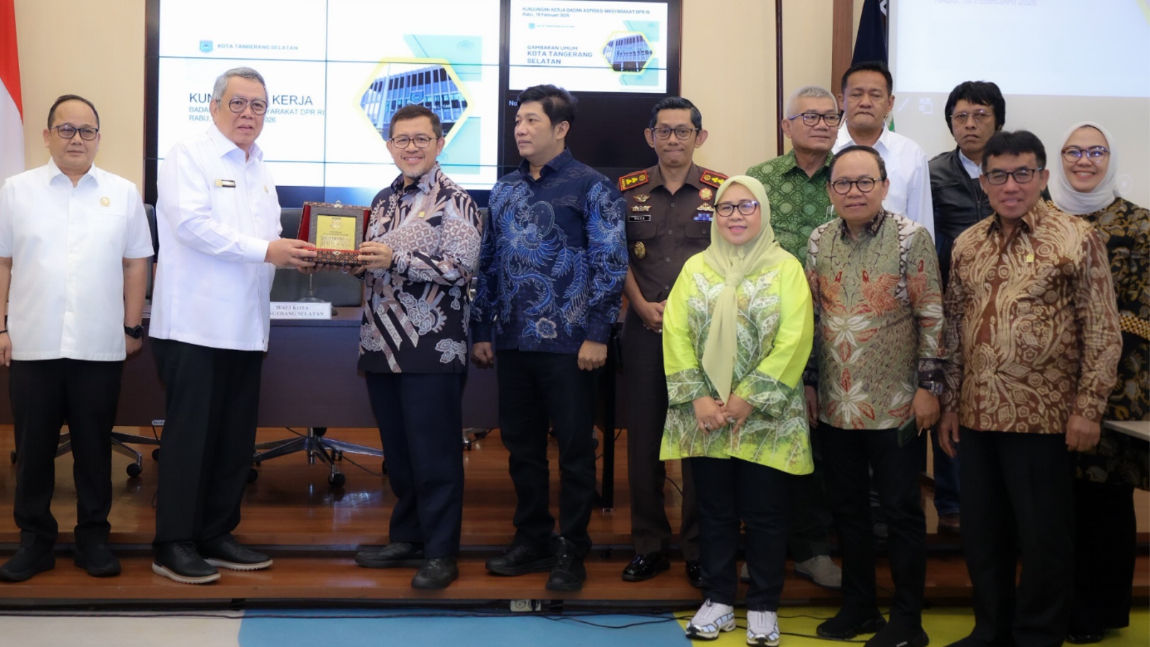 Wali Kota Tangerang Selatan Benyamin Davnie menerima kunjungan Ketua BAM DPR RI Ahmad Heryawan terkait penyelesaian sengketa lahan tol yang telah inkrah selama 16 tahun.