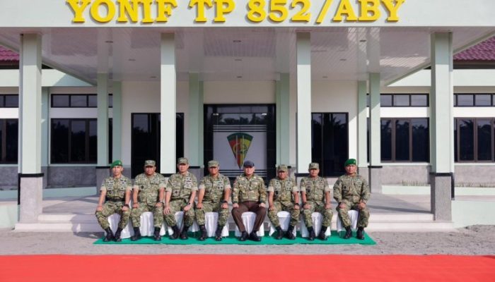 Menhan Sjafrie Kunjungi Yonif TP 852/ABY, Kobarkan Semangat Juang Prajurit