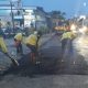 Foto udara alat berat asphalt finisher sedang menghamparkan aspal hotmix di Jalan Prabu Kian Santang yang kini nampak hitam mulus dan simetris.