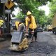 Tim personel Dinas PUPR Kota Tangerang sedang melakukan penambalan jalan berlubang menggunakan material aspal dalam program Perjaka Gesit di salah satu jalan lingkungan