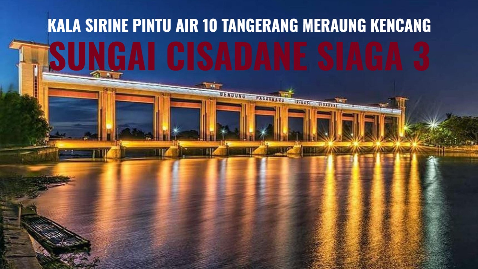 Suasana Bendungan Pintu Air 10 Tangerang saat debit air Kali Cisadane naik ke level Siaga 3 pada Jumat dini hari.
