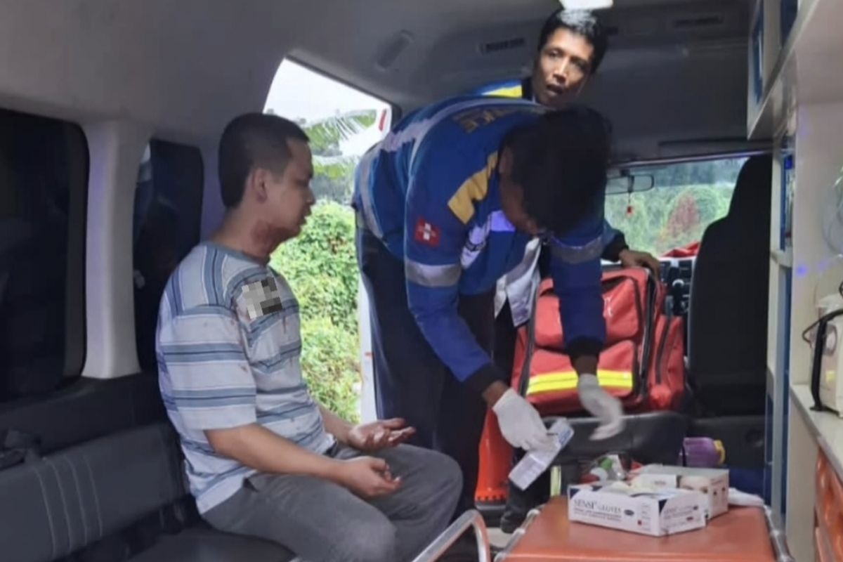 Kapolsek Ciledug Kompol Susida Aswita merilis pengungkapan kasus pencurian dengan kekerasan yang melibatkan sepasang suami istri sebagai tersangka.