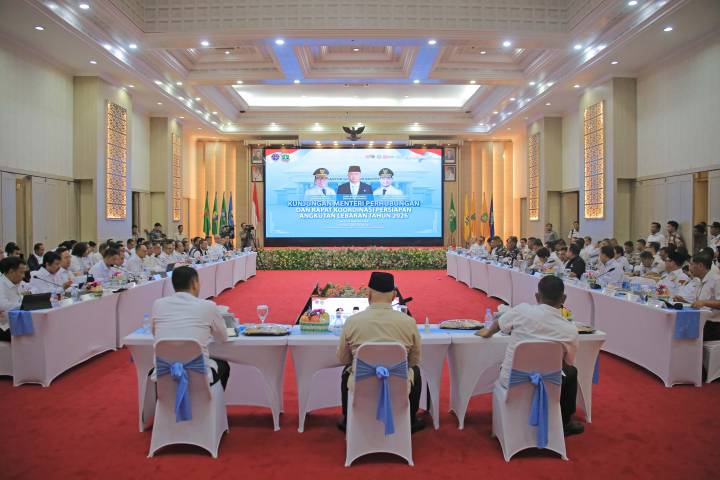 Wali Kota Tangerang, H. Sachrudin, saat memberikan paparan teknis mengenai kesiapan infrastruktur dan manajemen lalu lintas mudik Lebaran 2026 dalam rapat koordinasi bersama Menteri Perhubungan RI.