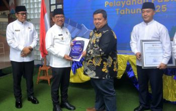 Wali Kota Tangerang H. Sachrudin menerima penghargaan Opini Kualitas Tinggi dari Kepala Perwakilan Ombudsman RI Provinsi Banten sebagai pengakuan atas tata kelola pemerintahan yang bersih dan responsif.