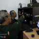 Anggota ORARI sedang memonitor perangkat radio amatir untuk kompetisi Cisadane Contest 2026 di Tangerang.