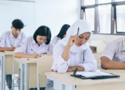 Upaya Tingkatkan Kualitas Belajar dan Cegah Dampak Negatif Digital, Banten Resmi Batasi Ponsel di SMA/SMK