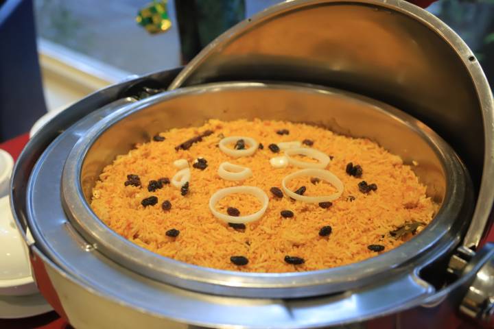 Paket buka puasa atau iftar di Days Hotel and Suites Kota Tangerang dengan 100 pilihan menu kuliner khas Arabian dan Nusantara.