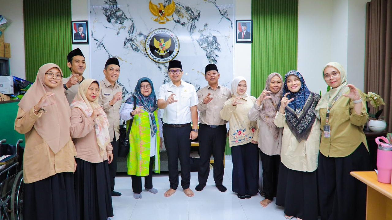 Wakil Wali Kota Tangsel Pilar Saga Ichsan saat memberikan arahan pada acara Walimatussafar Petugas Haji di Masjid Islamic Center Baiturrahmi.