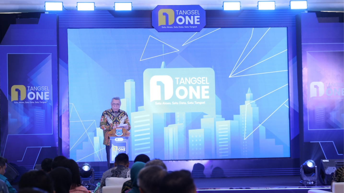 Transformasi digital pelayanan publik Kota Tangerang Selatan melalui platform Tangsel One berbasis kecerdasan buatan.