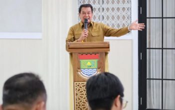 Bupati Tangerang Moch. Maesyal Rasyid resmi membuka Musrenbang RKPD 2027. Fokus pada infrastruktur dasar, banjir, dan sampah dengan mengusung tema pembangunan berkelanjutan serta efisiensi anggaran untuk kesejahteraan masyarakat.