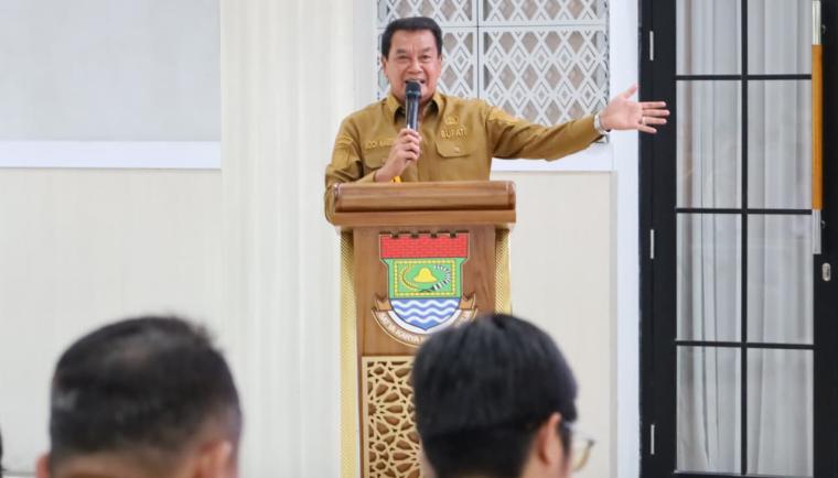 Bupati Tangerang Moch. Maesyal Rasyid resmi membuka Musrenbang RKPD 2027. Fokus pada infrastruktur dasar, banjir, dan sampah dengan mengusung tema pembangunan berkelanjutan serta efisiensi anggaran untuk kesejahteraan masyarakat.