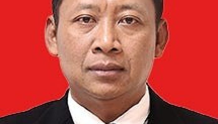 Wisudawan Terbaik S-3 Unair yang Malang Melintang di Dunia Hukum.