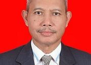 Potret Ibnu Basuki Widodo mengenakan toga hakim tinggi, merepresentasikan wibawa dan integritas seorang penjaga gerbang keadilan