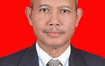 Potret Ibnu Basuki Widodo mengenakan toga hakim tinggi, merepresentasikan wibawa dan integritas seorang penjaga gerbang keadilan