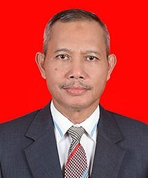 Potret Ibnu Basuki Widodo mengenakan toga hakim tinggi, merepresentasikan wibawa dan integritas seorang penjaga gerbang keadilan