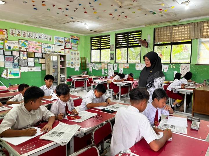 Grafik alur pendaftaran Pra SPMB SMP Kota Tangerang 2026 pada layar perangkat digital.