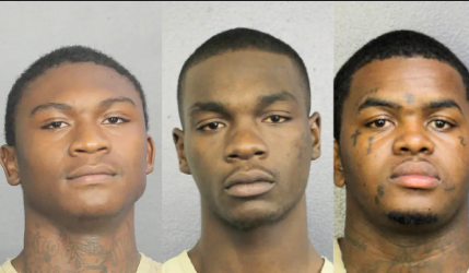 Dokumentasi suasana peringatan di depan dealer Riva Motorsports tempat XXXTentacion kehilangan nyawanya.