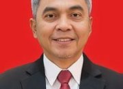 Potret Irjen Pol. Setyo Budiyanto mengenakan seragam dinas, mencerminkan ketegasan dan profesionalisme sebagai perwira tinggi Polri.