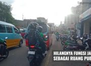 Potret kemacetan parah di Jalan Kiasnawi, Sukarasa, yang dipenuhi parkir liar dan aktivitas ekonomi non-formal yang memakan badan jalan.