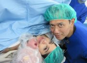 Agus Harimurti Yudhoyono (AHY) memberikan keterangan pers di RSPI Jakarta terkait kelahiran putra keduanya, Arjuna Hanyokrokusumo Yudhoyono.