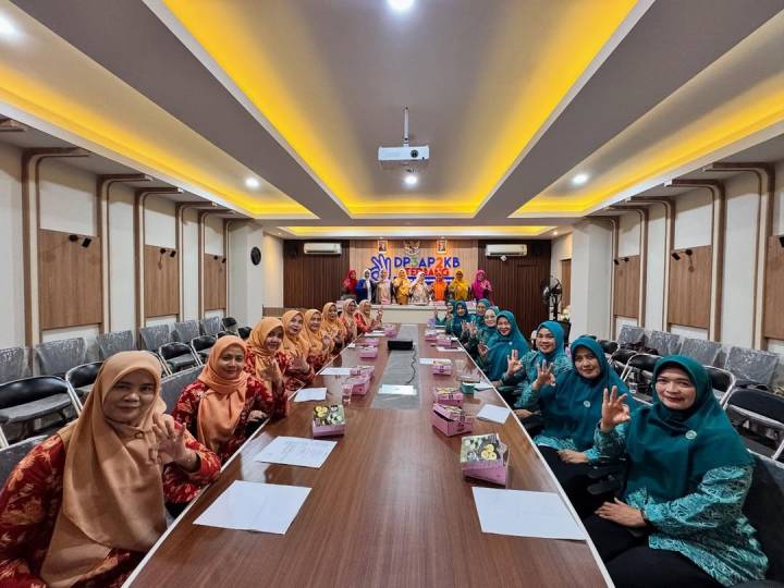 Kegiatan pelatihan keterampilan ekonomi produktif bagi perempuan di salah satu kecamatan di Kota Tangerang.