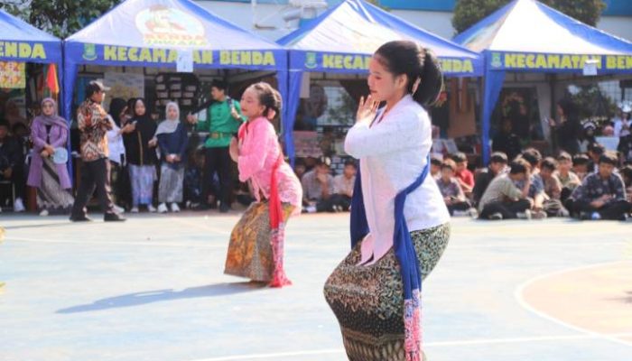 Siswa SMPN 30 Kota Tangerang Unjuk Bakat Lewat Fashion Show Adat.