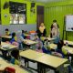 Petugas kesehatan di Puskesmas Kota Tangerang memberikan obat cacing kepada anak sekolah dalam gerakan serentak.