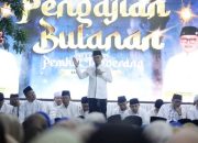 Wali Kota Tangerang H. Sachrudin saat memberikan sambutan di tengah jamaah pengajian bulanan di Cipondoh.