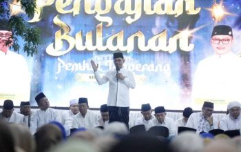 Wali Kota Tangerang H. Sachrudin saat memberikan sambutan di tengah jamaah pengajian bulanan di Cipondoh.