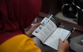 Wakil Wali Kota Tangerang H. Maryono memberikan arahan dalam sosialisasi perbaikan RTLH di hadapan pengurus Pokmas dan jajaran Disperkimtan.