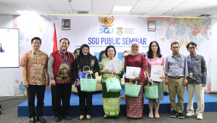 Wakil Bupati Tangerang Intan Nurul Hikmah saat memaparkan materi kepemimpinan perempuan dalam seminar publik di Swiss German University.