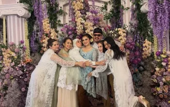Ferry Maryadi dan Deswita Maharani saat menghadiri pernikahan Syifa Hadju dan El Rumi.