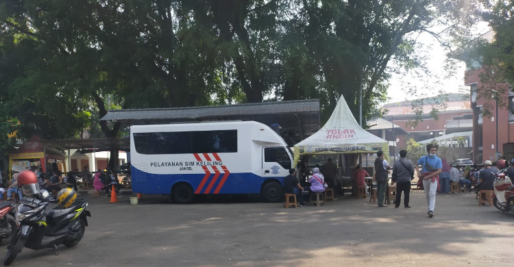 Polres Tangerang Selatan menyediakan layanan SIM Keliling di ITC BSD dan Bintaro Plaza hari ini, 10 April 2026. Simak rincian jadwal, lokasi, biaya, dan syarat perpanjangan SIM A serta C.