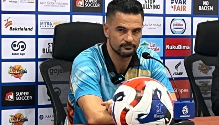 Carlos Pena Serukan Solidaritas Suporter Persita di Banten International Stadium