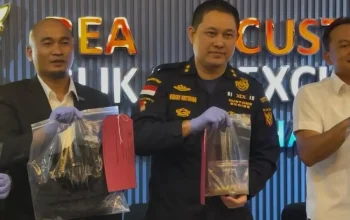 Butiran emas berkadar tinggi yang ditemukan petugas tersembunyi di dalam lapisan gel popok dewasa yang dikenakan oleh tersangka MTNP.