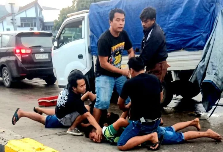 Penangkapan tiga tersangka sindikat curanmor bersenjata api di Pelabuhan Merak.