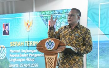 Menteri Lingkungan Hidup Jumhur Hidayat saat memaparkan visi etika lingkungan untuk kebijakan pelestarian alam Indonesia.